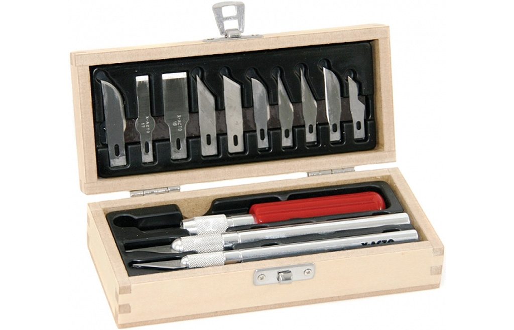 Coffret regroupant des cutters et lames de marque X-Acto, idéal pour découper le balsa !